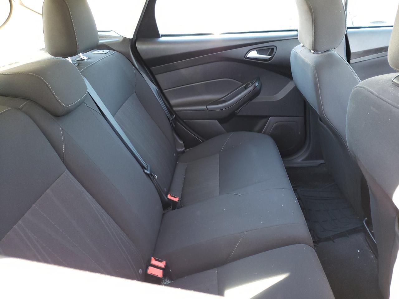 Photo 6 from auction – 2016 FORD FOCUS SE with VIN 1FADP3KE2GL371120