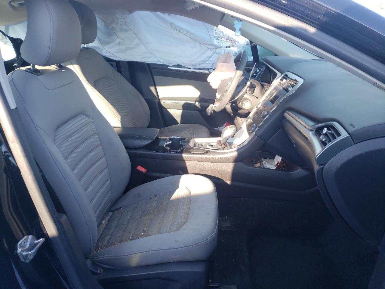 Photo 5 from auction – 2016 FORD FUSION S with VIN 3FA6P0G75GR176969