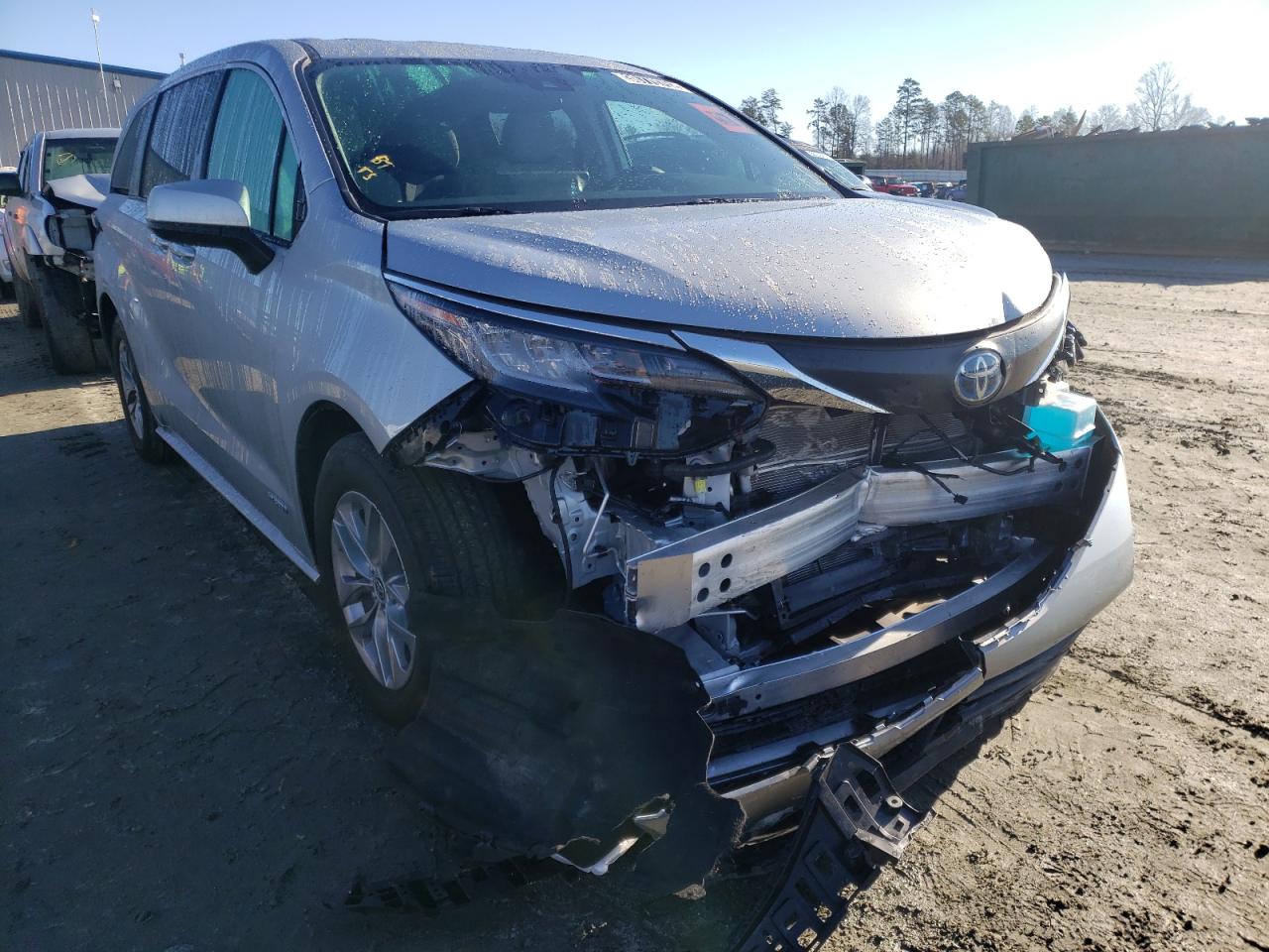 TOYOTA SIENNA LE 2021 with VIN 5TDKSKFC1MS031602 - Photo from auction