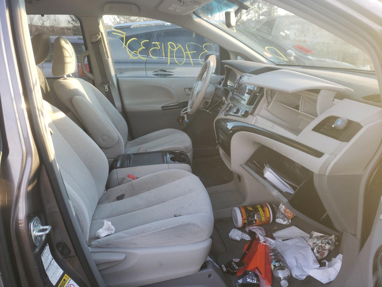 Photo 5 from auction – 2012 TOYOTA SIENNA LE with VIN 5TDJK3DC3CS045441