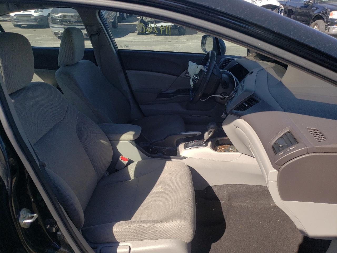 Photo 5 from auction – 2012 HONDA CIVIC LX with VIN 2HGFB2F57CH611969