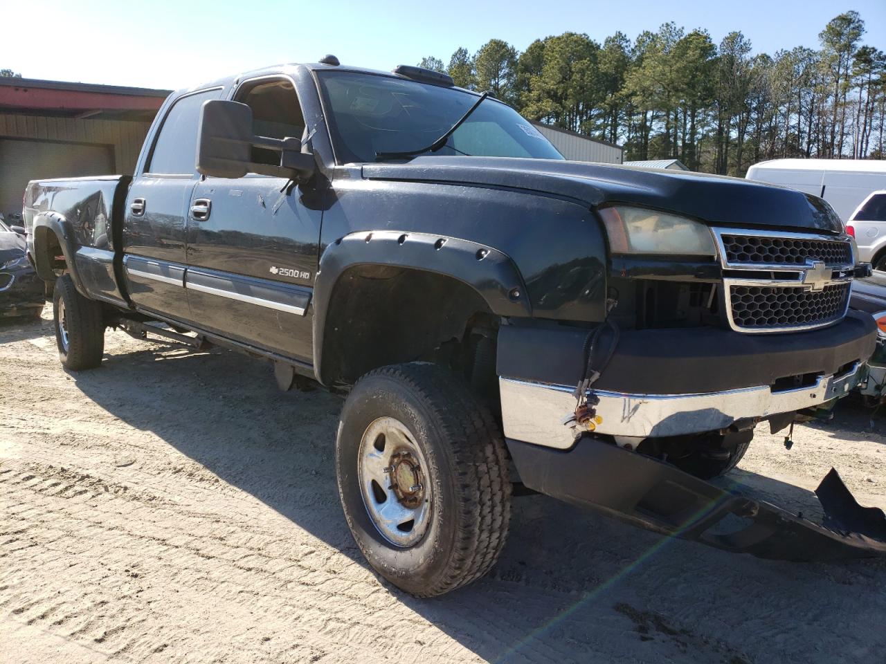 CHEVROLET SILVERADO 2005 with VIN 1GCHK23U35F910740 - Photo from auction