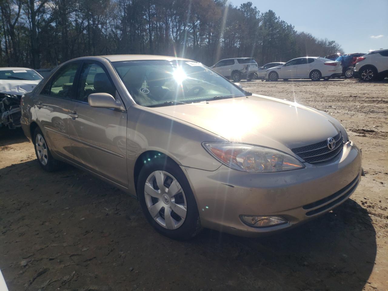 TOYOTA CAMRY LE 2003 with VIN 4T1BE32K43U258184 - Photo from auction
