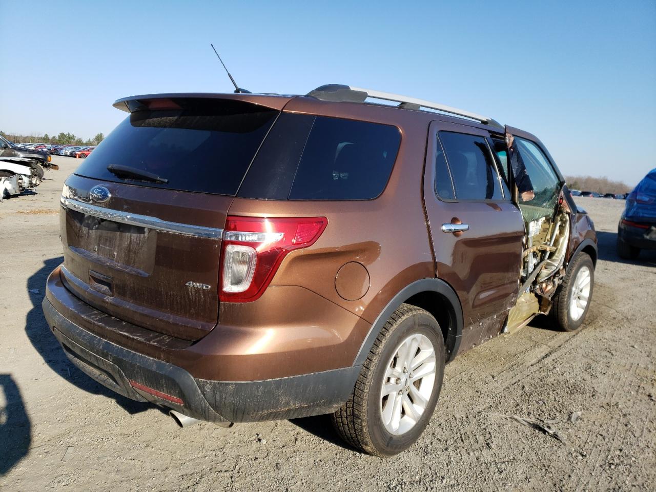 Photo 4 from auction – 2012 FORD EXPLORER X with VIN 1FMHK8D84CGA15152
