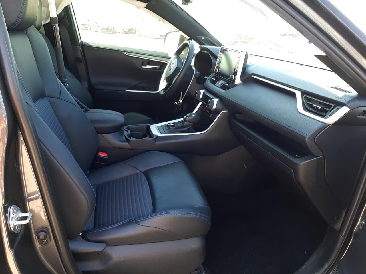 Photo 5 from auction – 2020 TOYOTA RAV4 XSE with VIN 4T3EWRFVXLU002561