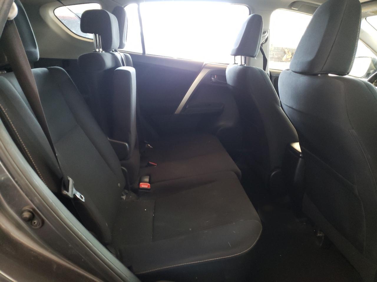 Photo 6 from auction – 2015 TOYOTA RAV4 XLE with VIN JTMRFREV2FD131852