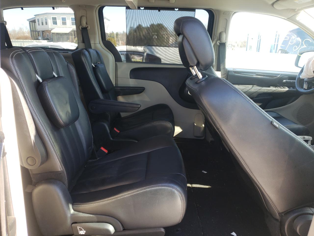 Photo 6 from auction – 2014 CHRYSLER TOWN & COU with VIN 2C4RC1BG9ER252034