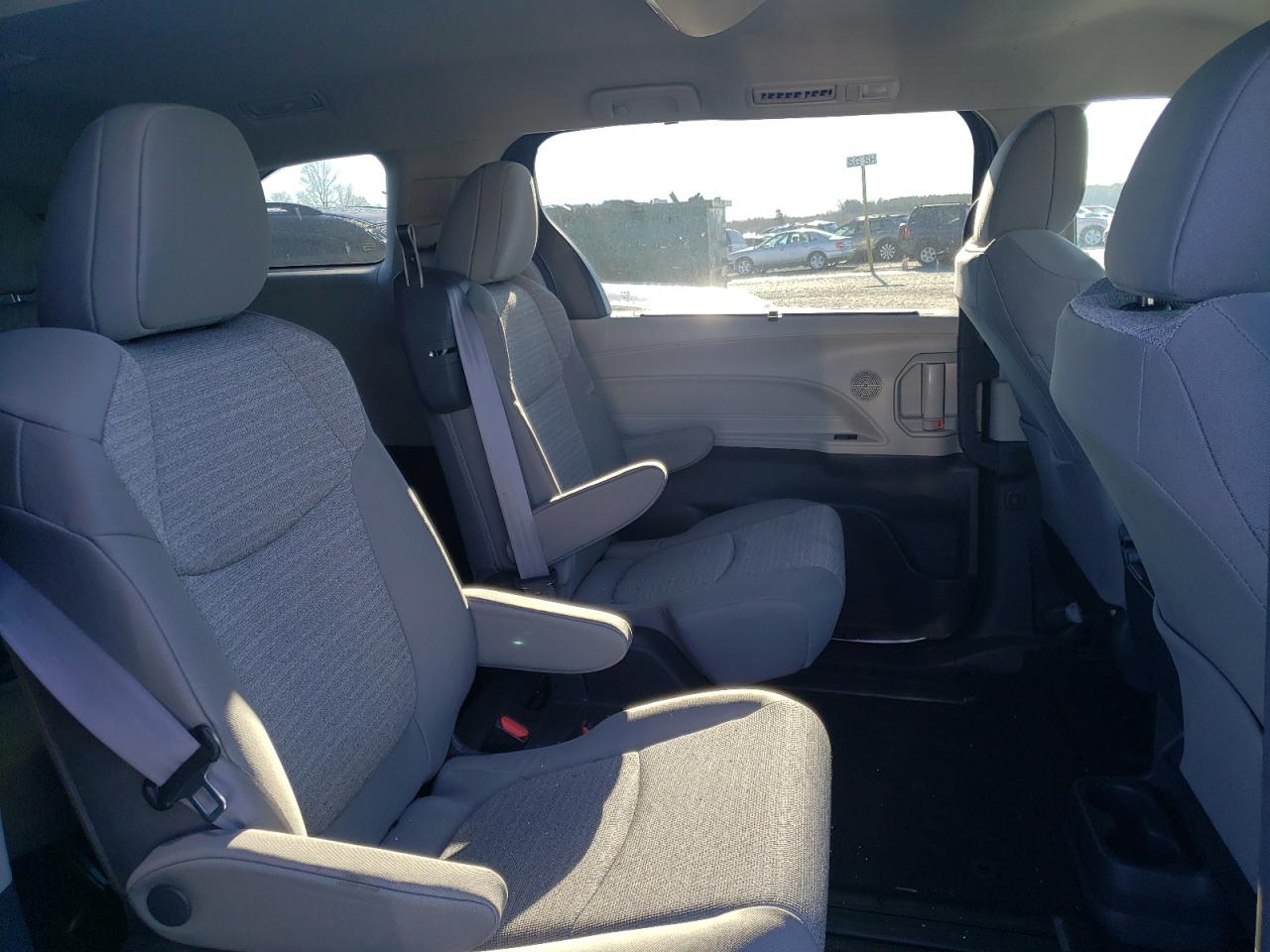 Photo 6 from auction – 2021 TOYOTA SIENNA LE with VIN 5TDKSKFC1MS031602