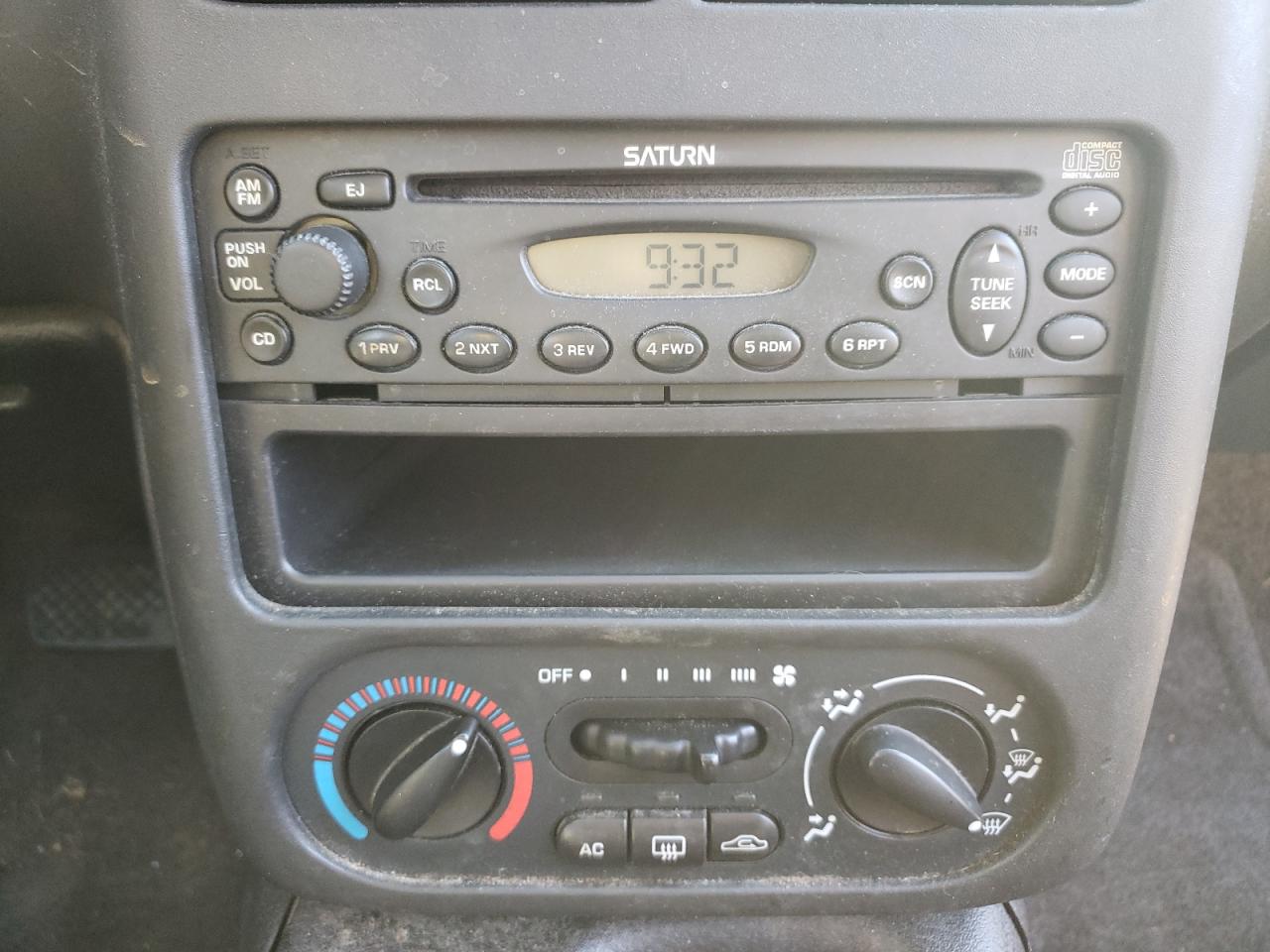 Photo 9 from auction – 2002 SATURN SL1 with VIN 1G8ZH54852Z100987
