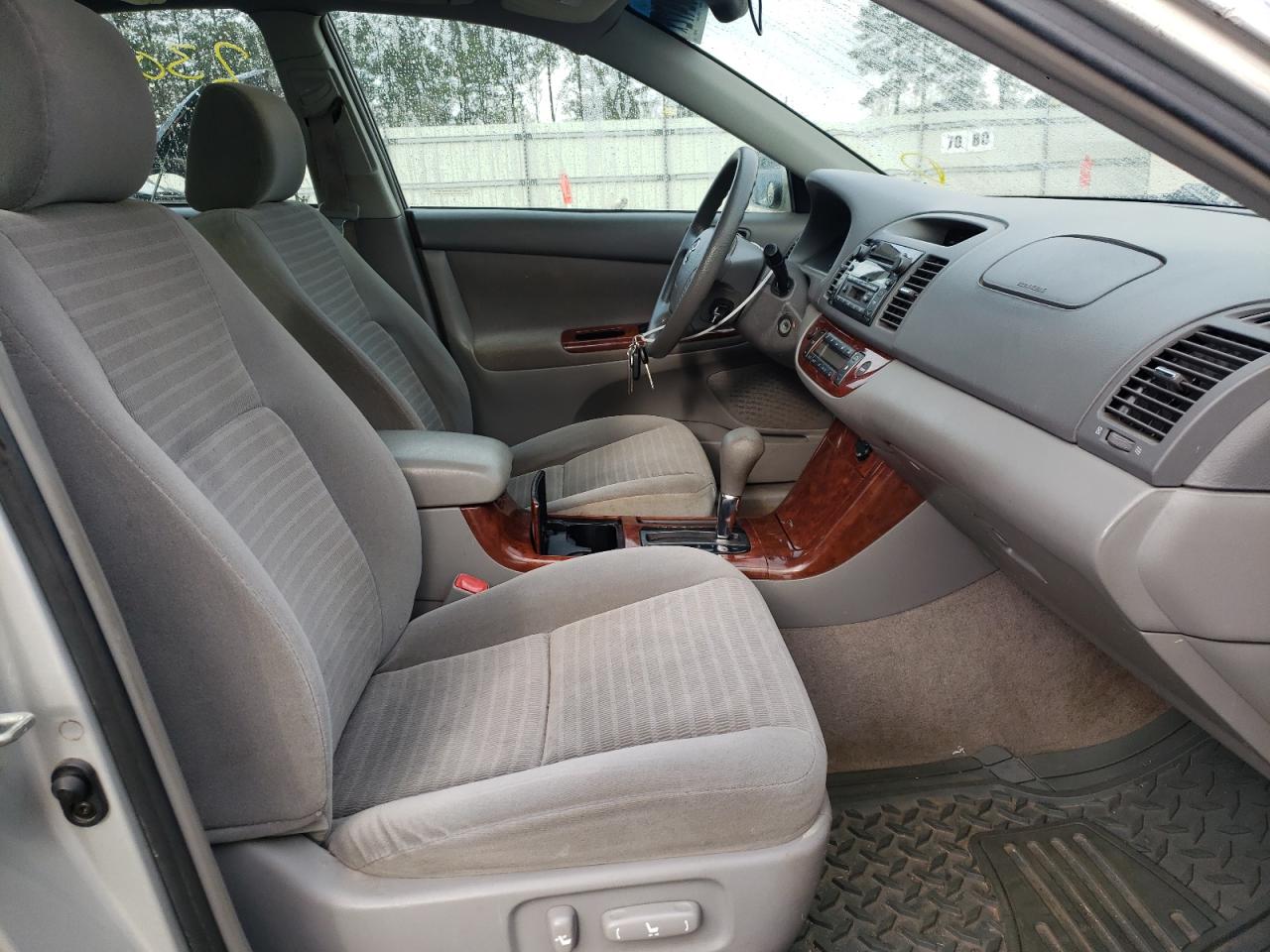 Photo 5 from auction – 2005 TOYOTA CAMRY LE with VIN 4T1BE32K45U061633