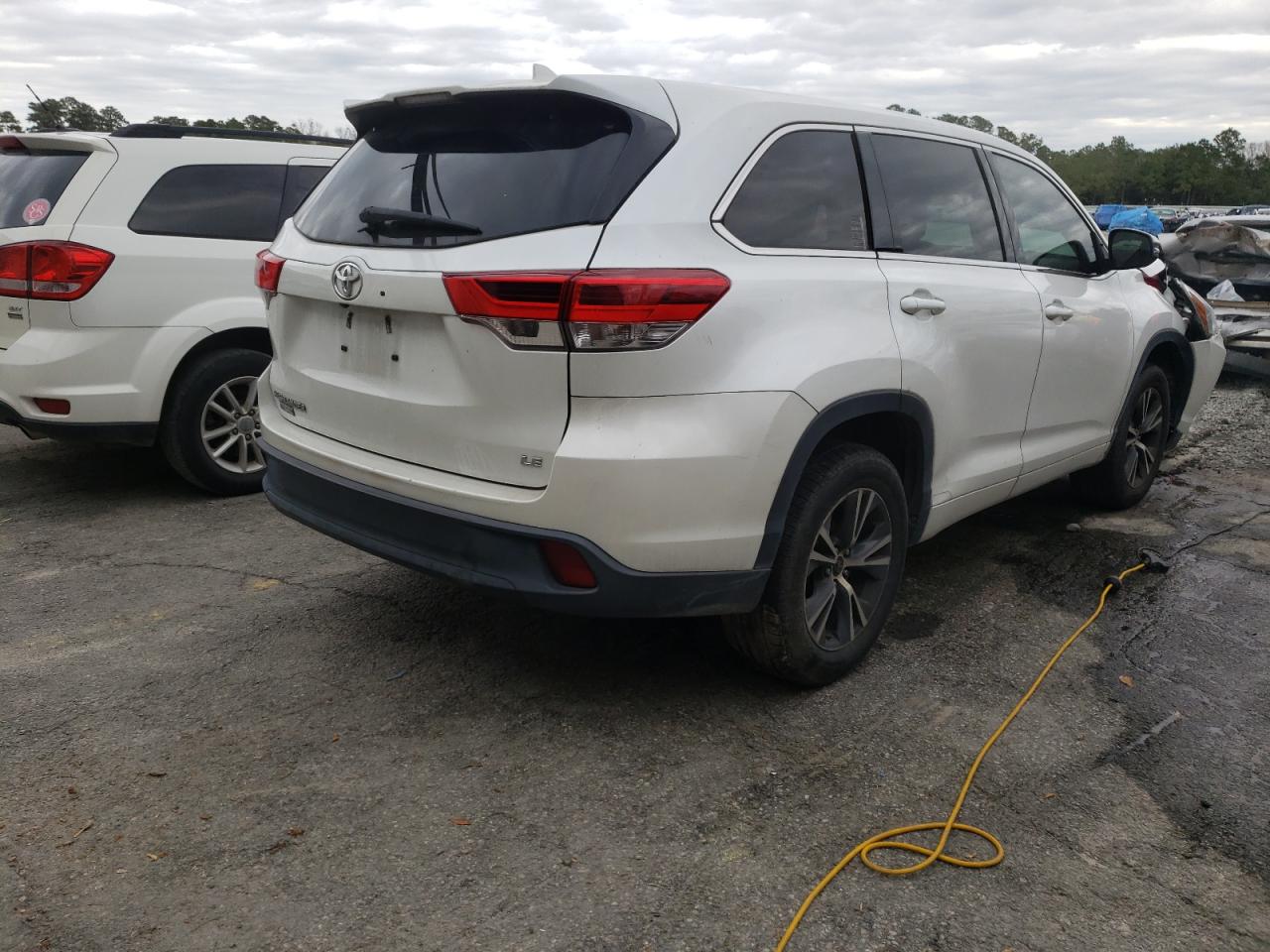 Photo 4 from auction – 2017 TOYOTA HIGHLANDER with VIN 5TDZZRFH9HS197144