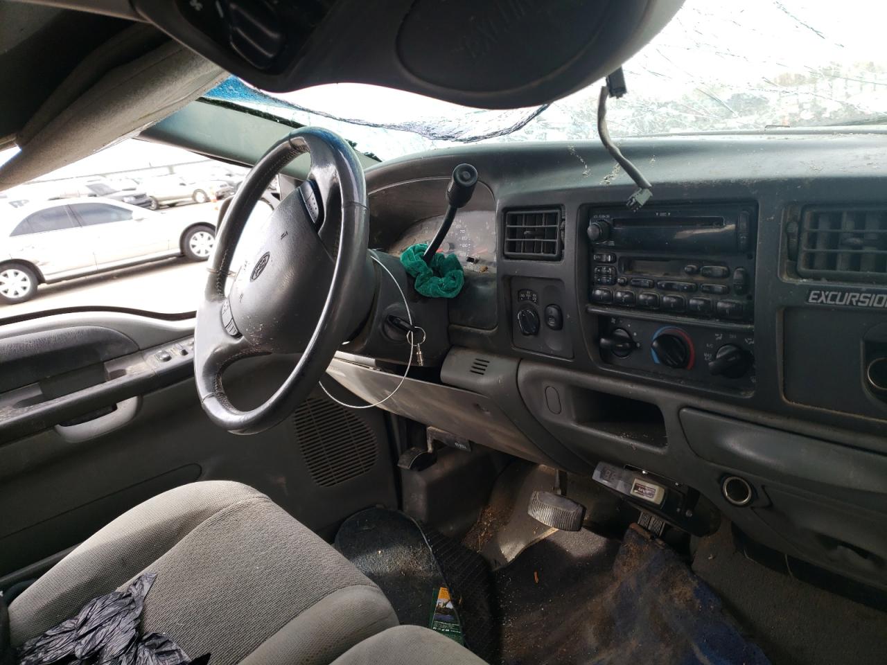 Photo 9 from auction – 2002 FORD EXCURSION with VIN 1FMNU41S52EC55200
