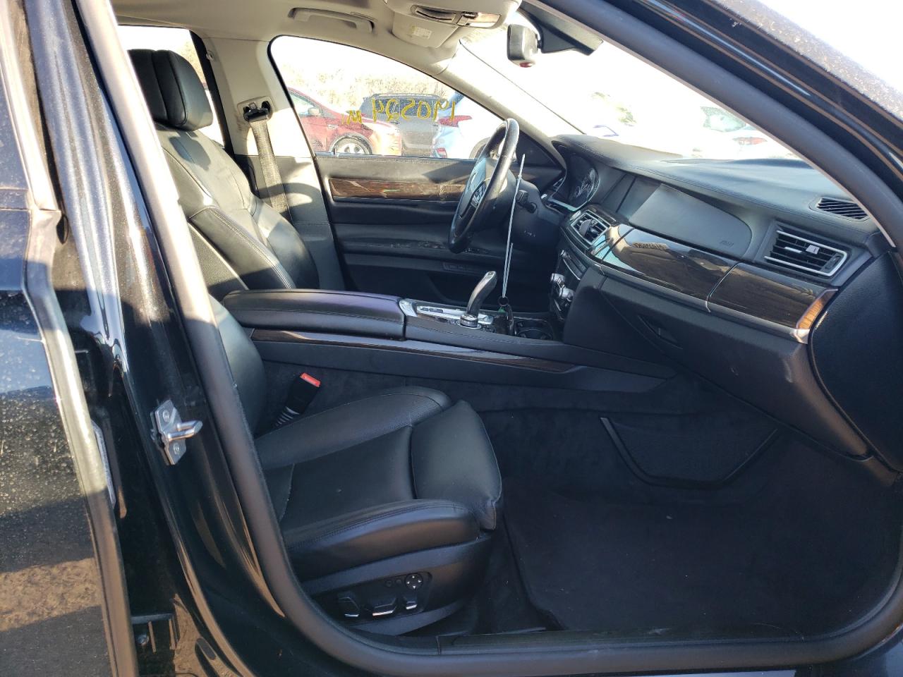 Photo 5 from auction – 2011 BMW 740 LI with VIN WBAKB4C53BC574110