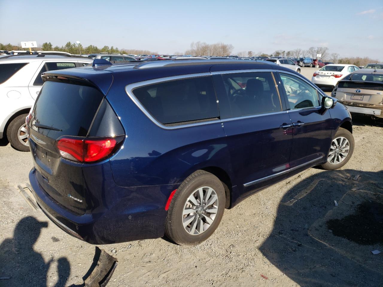 Photo 4 from auction – 2020 CHRYSLER PACIFICA H with VIN 2C4RC1N77LR135285