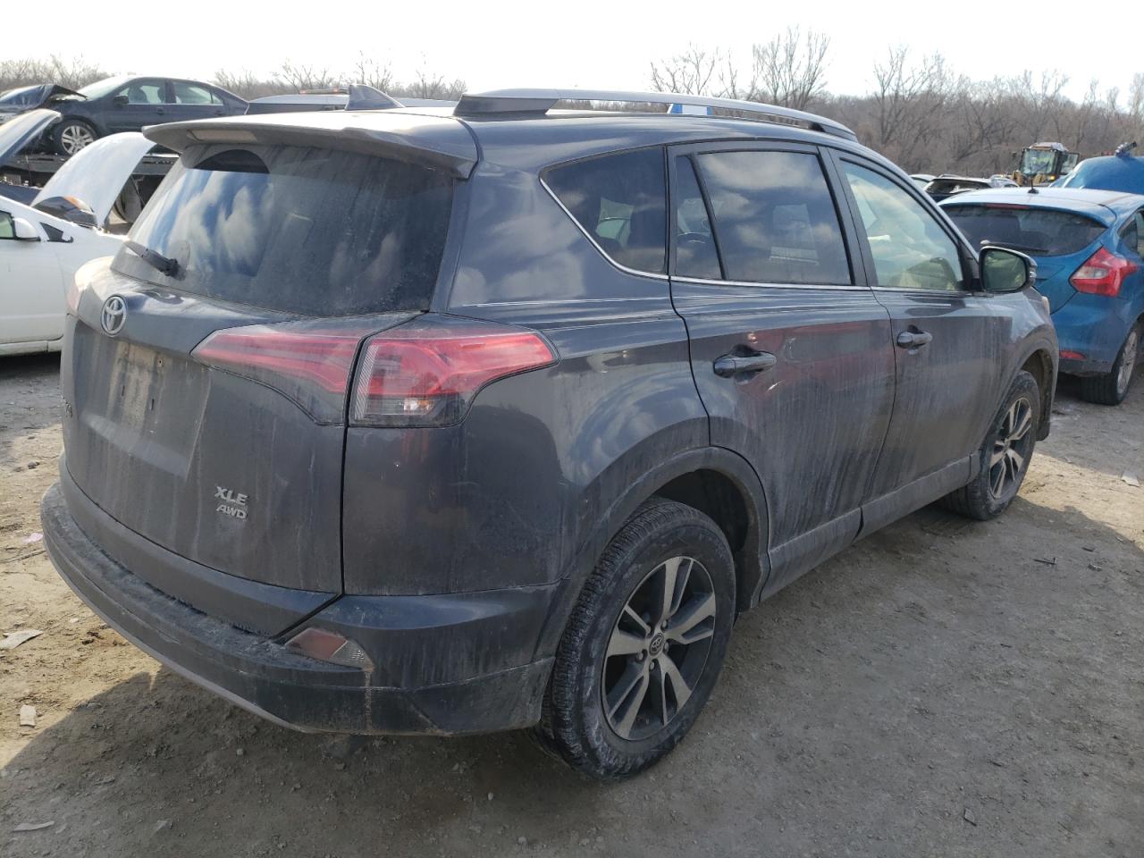 Photo 4 from auction – 2017 TOYOTA RAV4 XLE with VIN JTMRFREVXHD220314