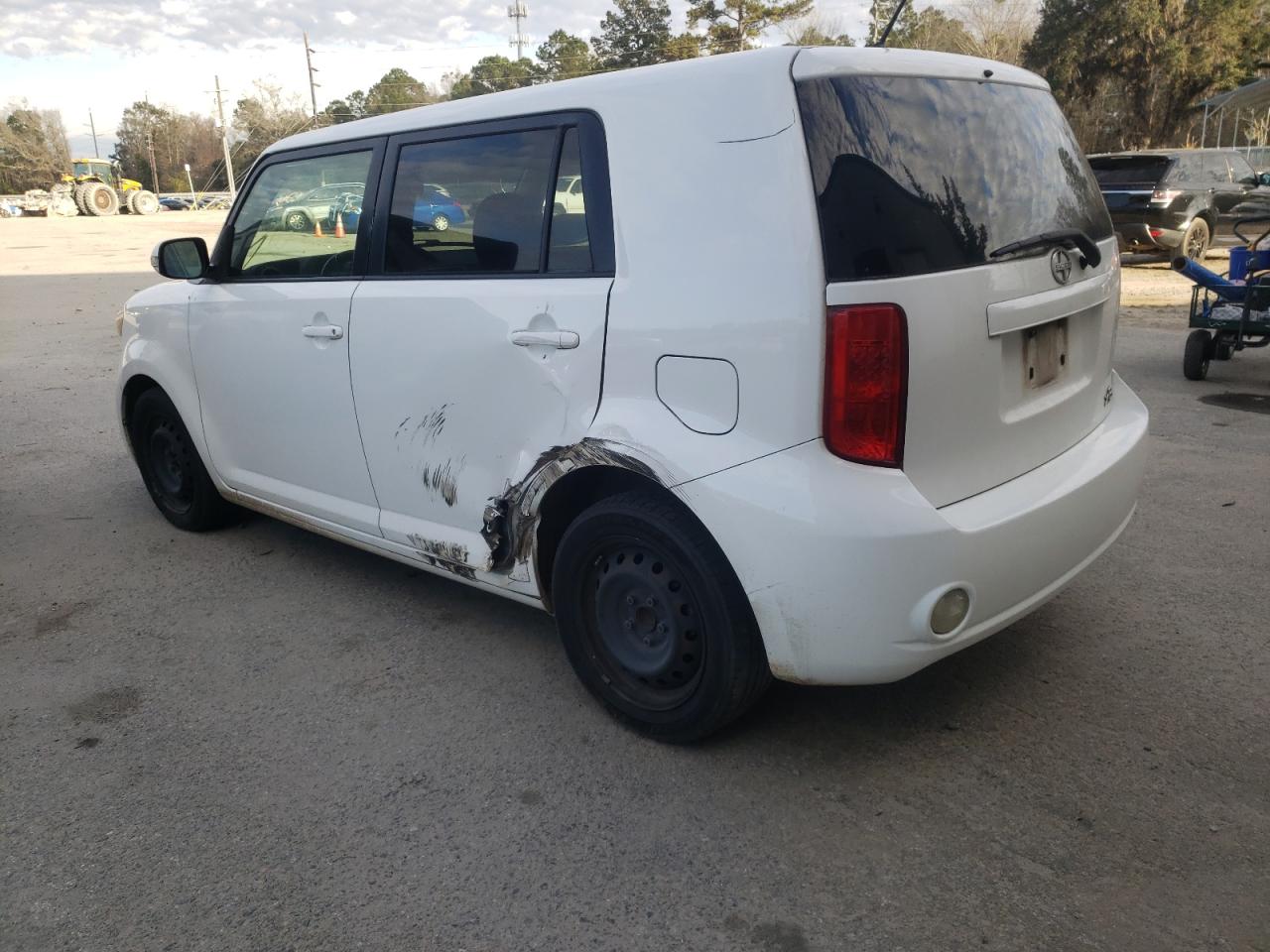 Photo 3 from auction – 2008 TOYOTA SCION with VIN JTLKE50E281048063