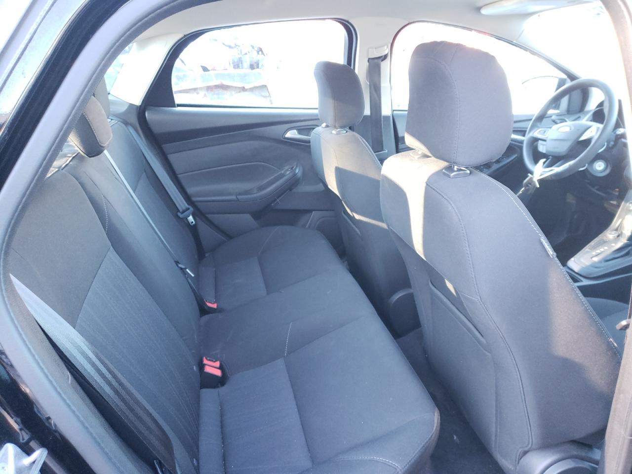 Photo 6 from auction – 2016 FORD FOCUS SE with VIN 1FADP3F25GL353906