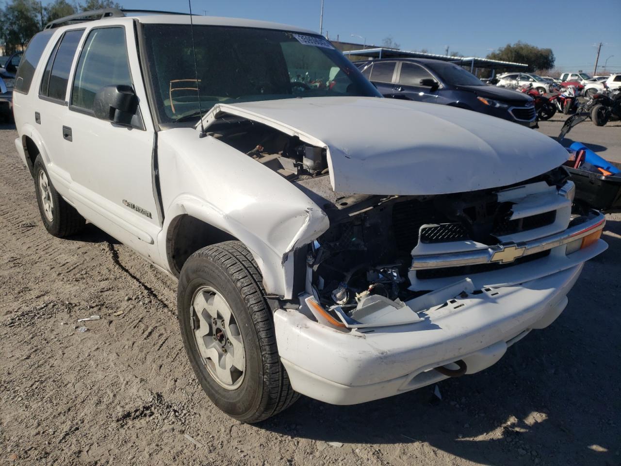 CHEVROLET BLAZER 2002 with VIN 1GNDT13W62K197768 - Photo from auction