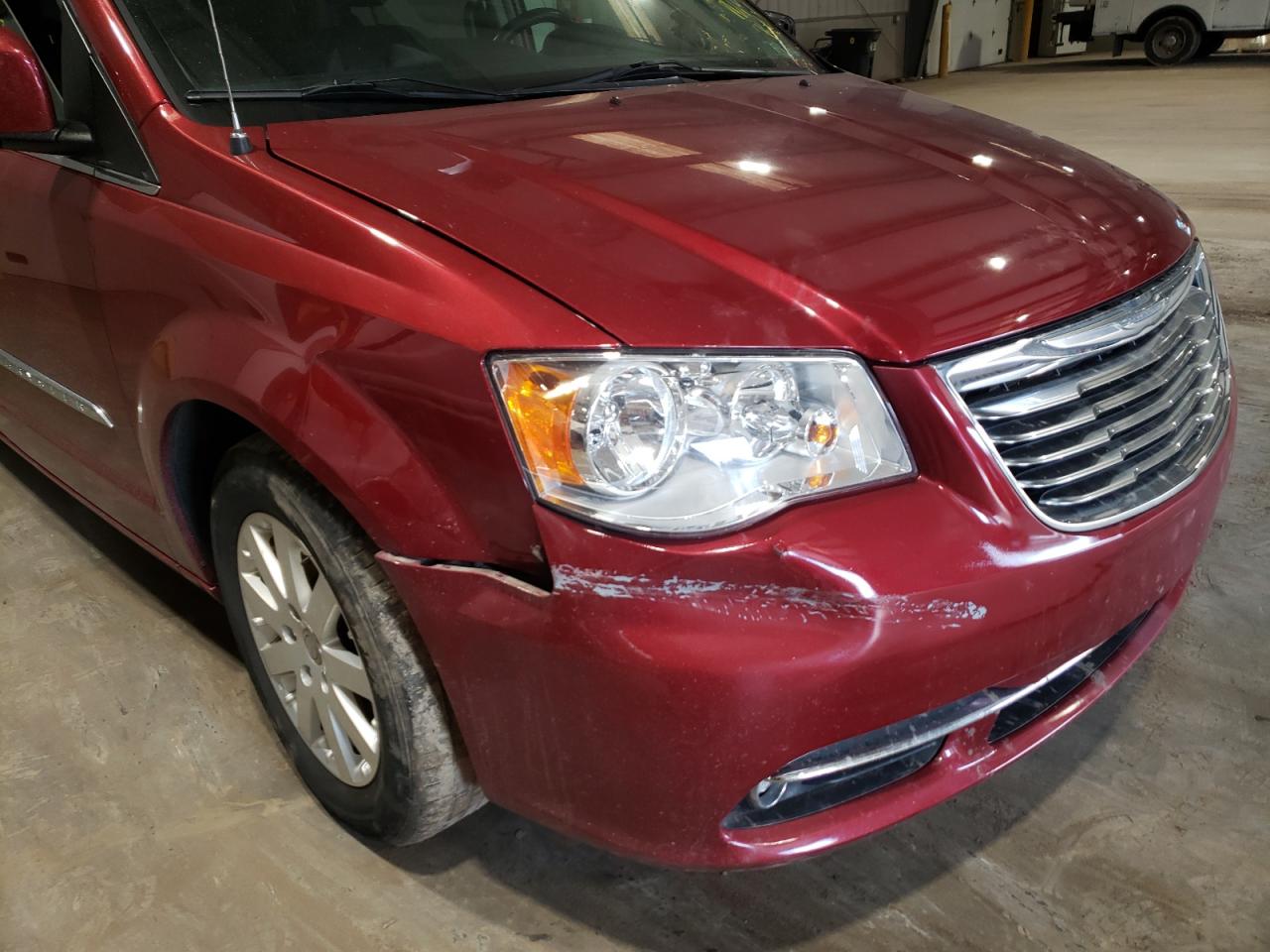 Photo 9 from auction – 2015 CHRYSLER TOWN & COU with VIN 2C4RC1BG5FR562795
