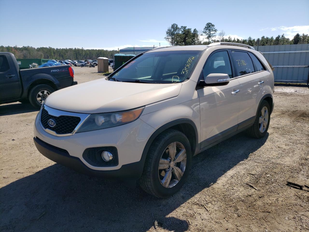 Photo 2 from auction – 2012 KIA SORENTO EX with VIN 5XYKU3A61CG233918