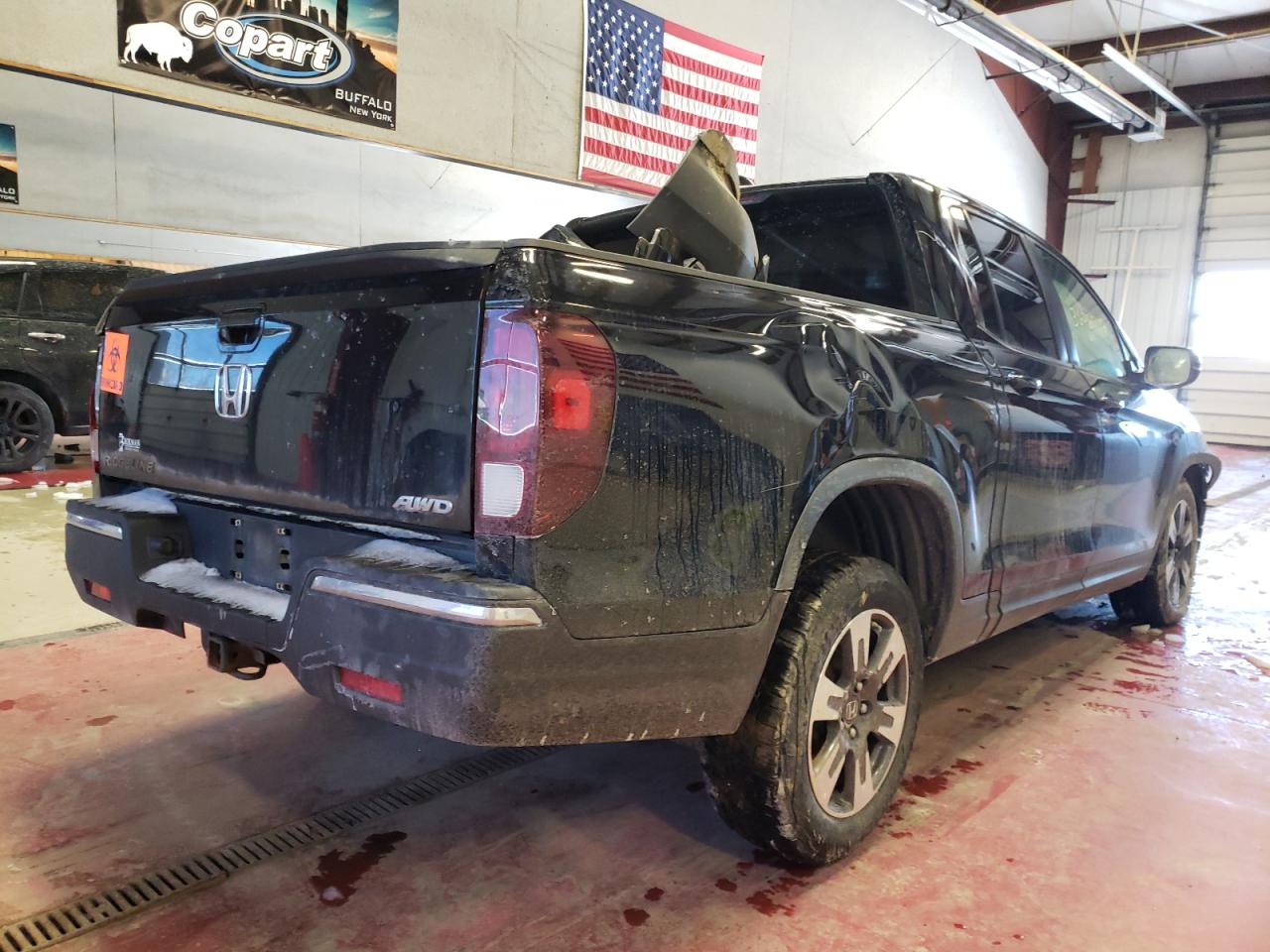 Photo 4 from auction – 2017 HONDA RIDGELINE with VIN 5FPYK3F59HB023394