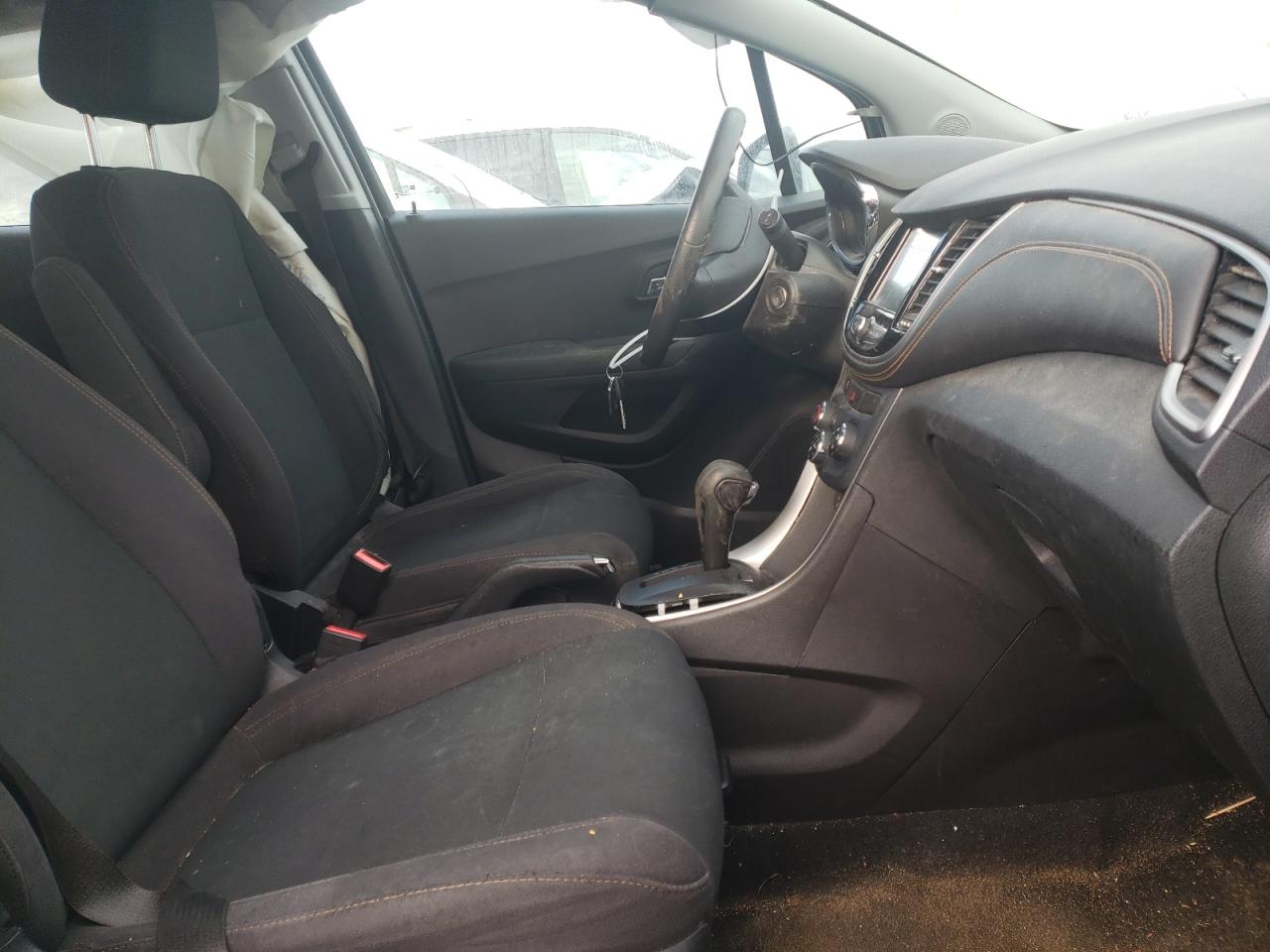 Photo 5 from auction – 2017 CHEVROLET TRAX LS with VIN 3GNCJKSB1HL204641