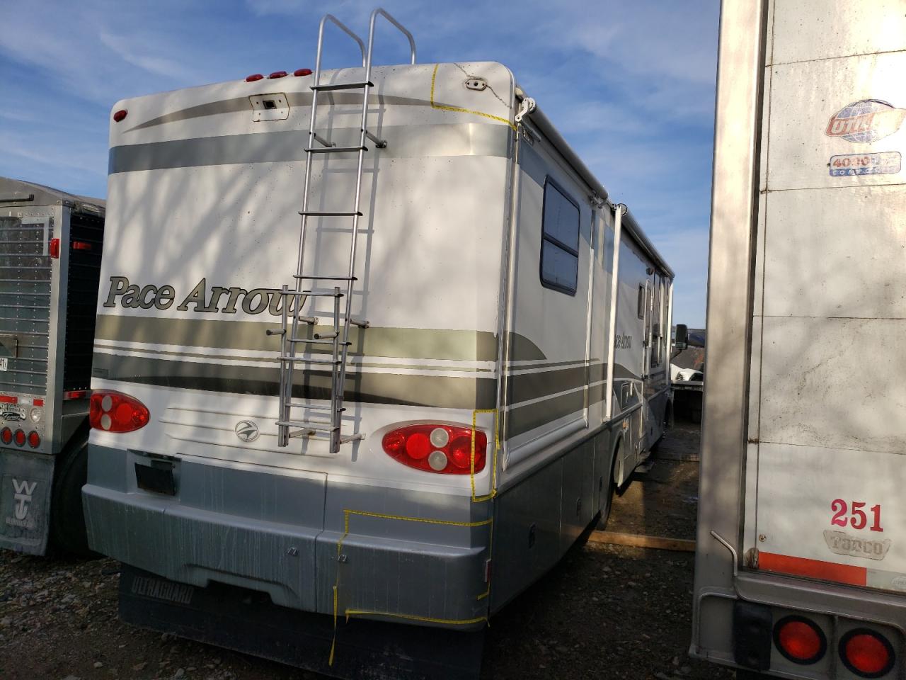 Photo 4 from auction – 2003 WORKHORSE CUSTOM CHASSIS MOTORHOME with VIN 5B4MP67G433368645
