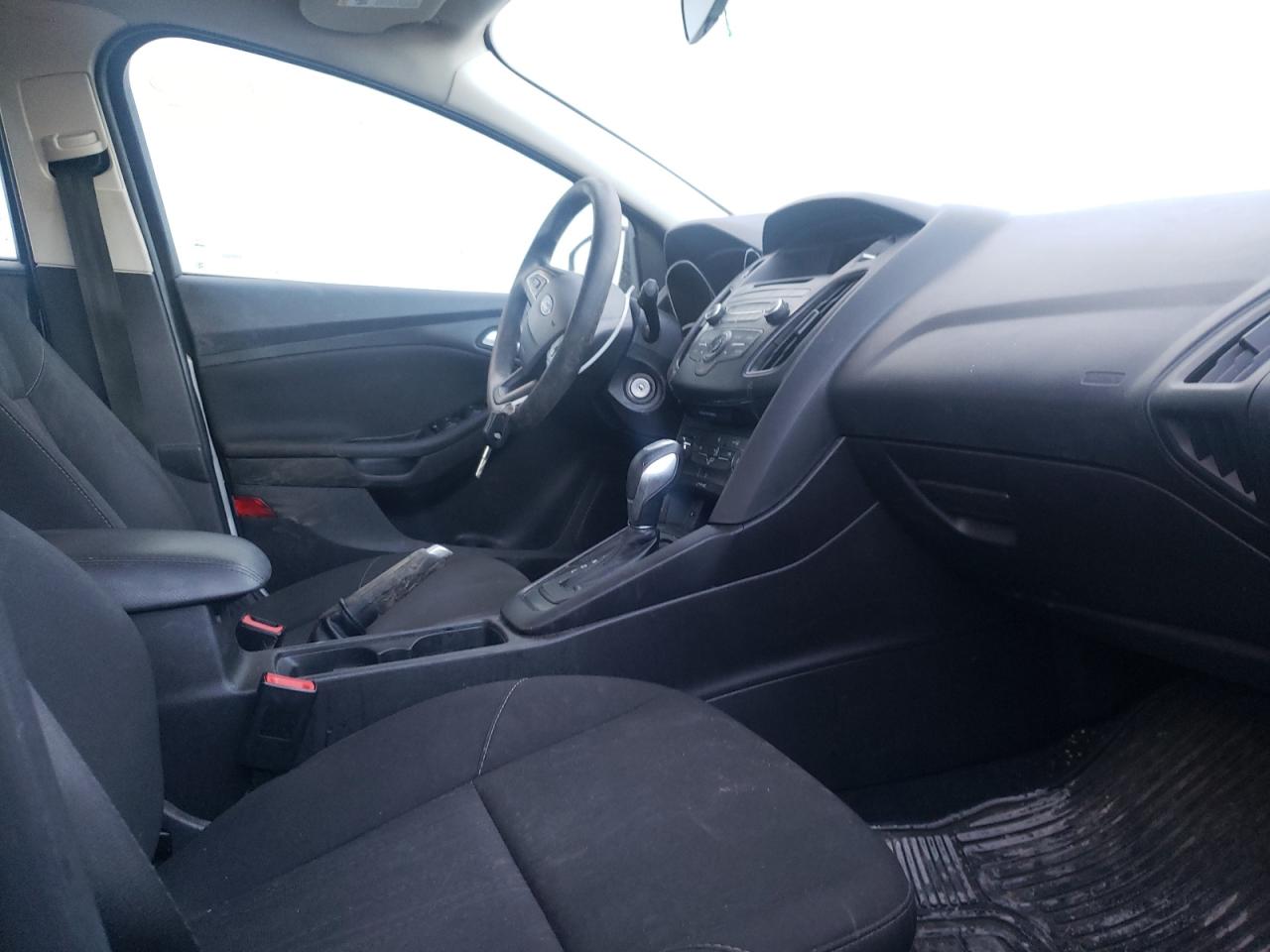 Photo 5 from auction – 2016 FORD FOCUS SE with VIN 1FADP3F24GL329628