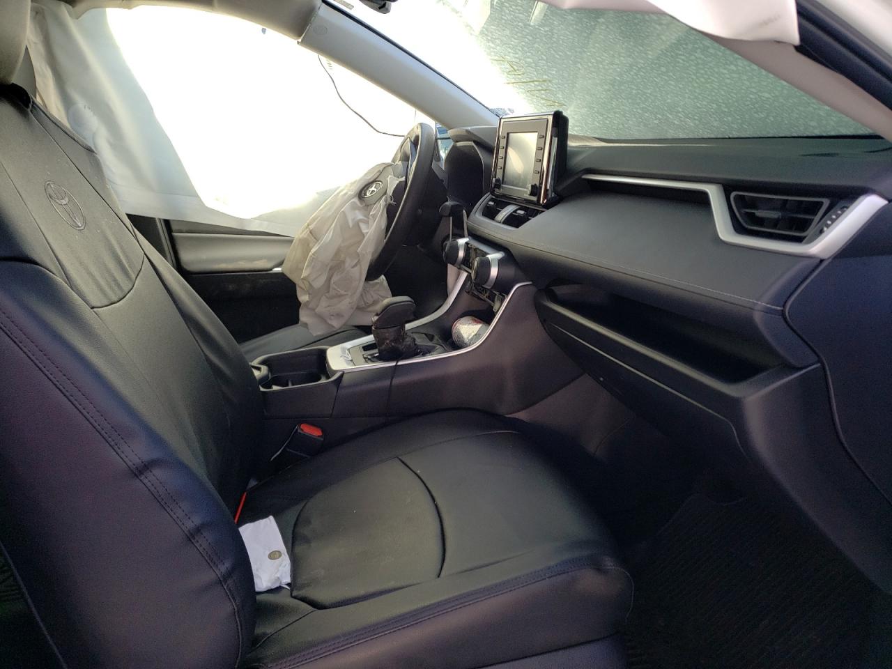 Photo 5 from auction – 2021 TOYOTA RAV4 LE with VIN 2T3F1RFVXMC243414