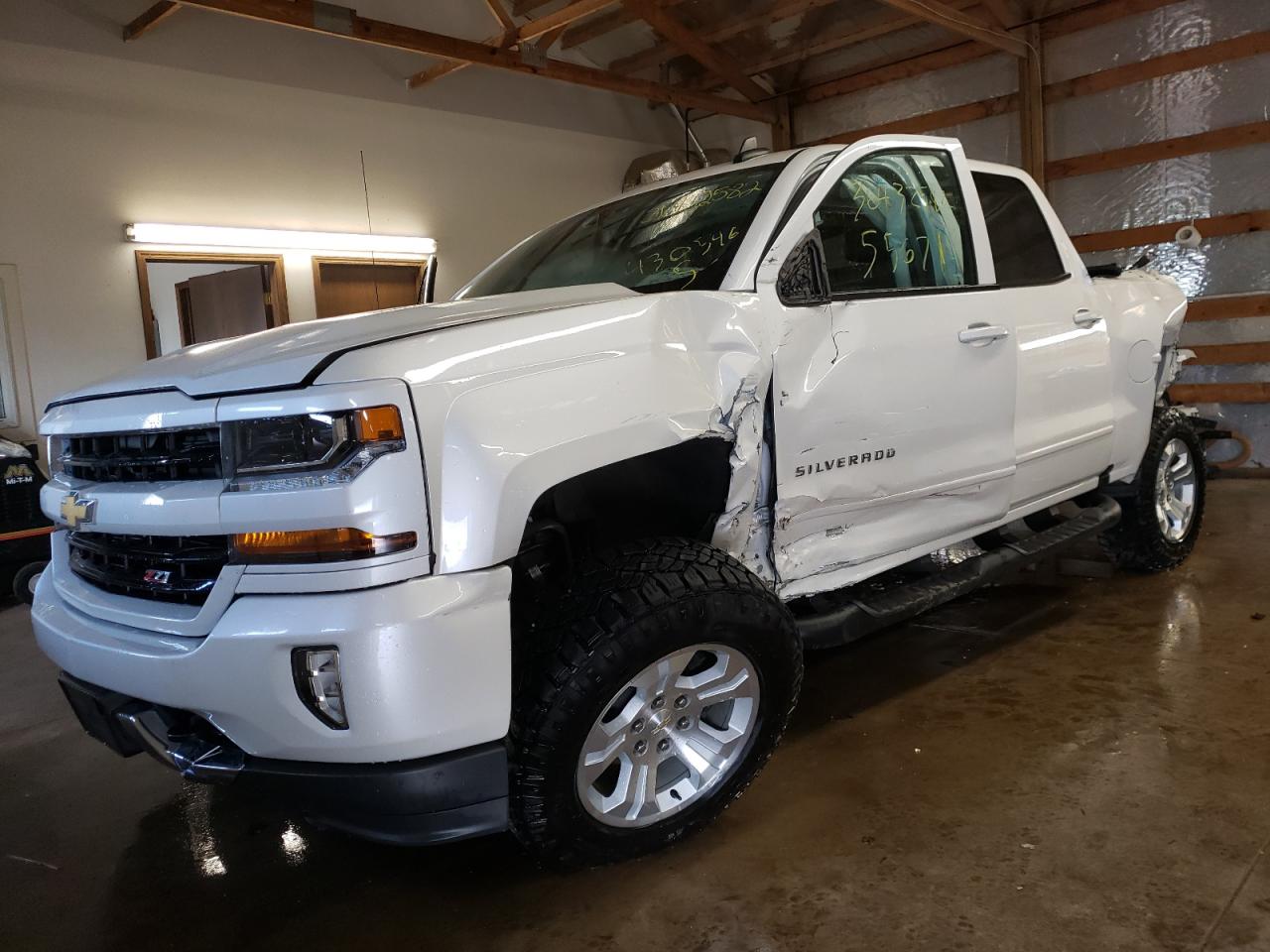 Photo 2 from auction – 2018 CHEVROLET SILVERADO with VIN 3GCUKREC0JG430546