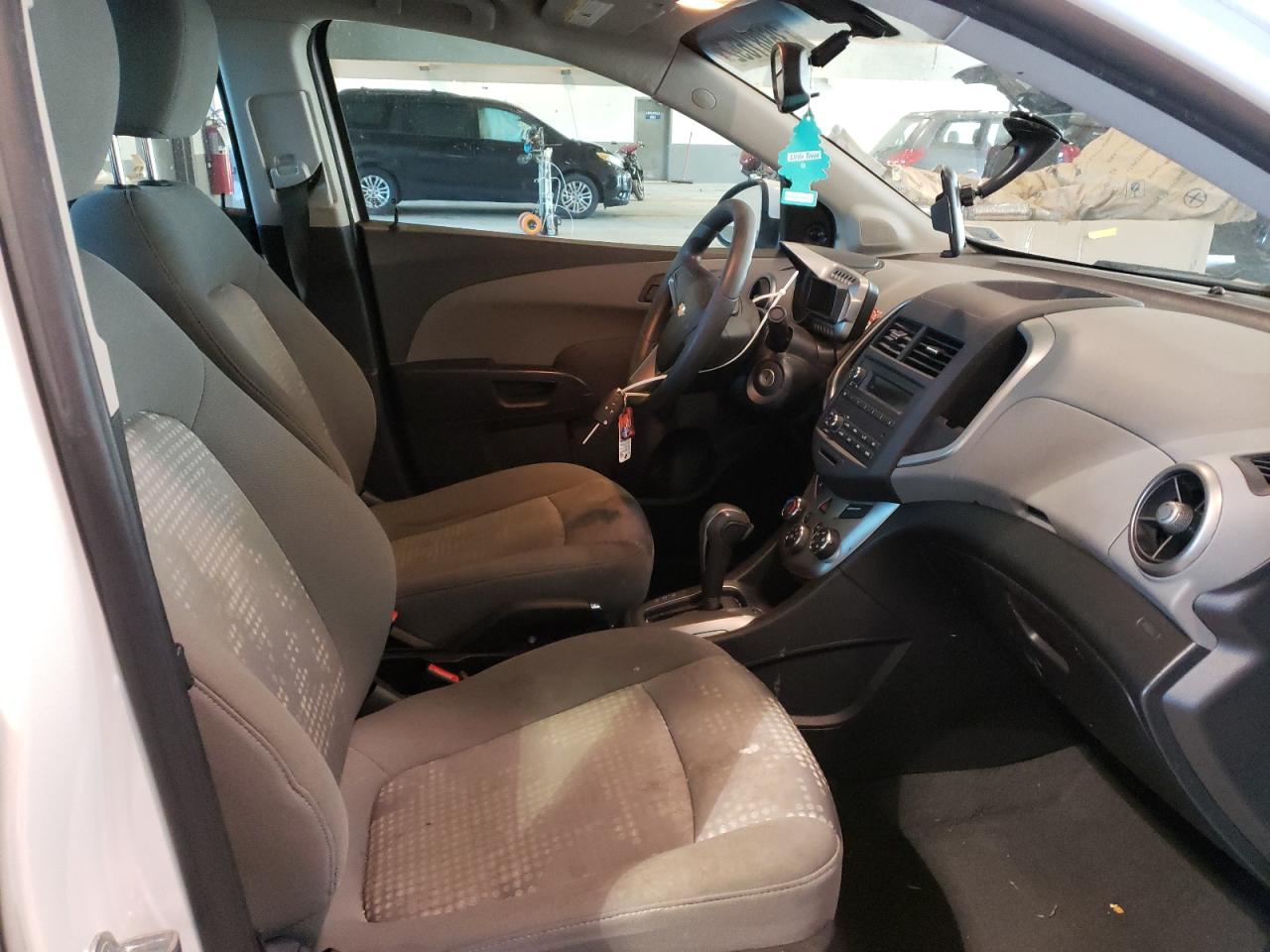 Photo 5 from auction – 2015 CHEVROLET SONIC LS with VIN 1G1JA5SH4F4176657