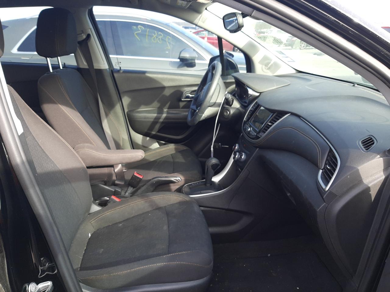 Photo 5 from auction – 2018 CHEVROLET TRAX LS with VIN 3GNCJKSB7JL284436