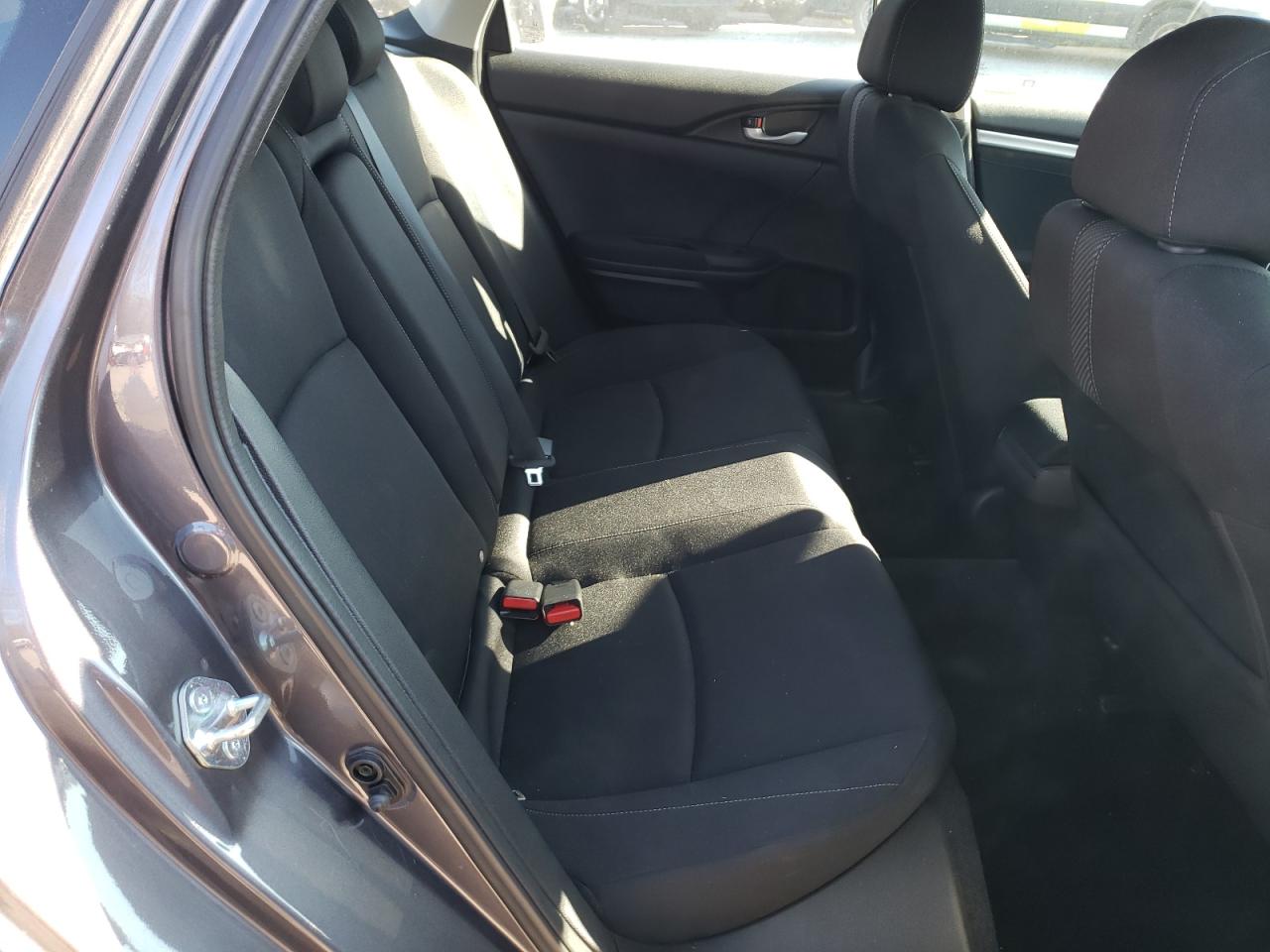 Photo 6 from auction – 2018 HONDA CIVIC EX with VIN 19XFC2F72JE041269