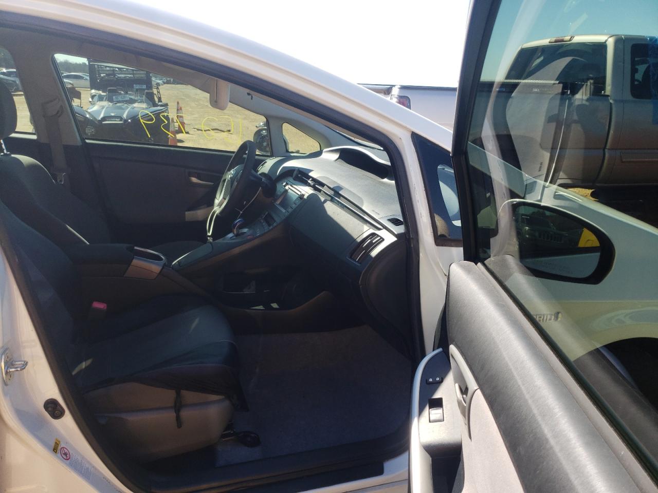 Photo 5 from auction – 2013 TOYOTA PRIUS with VIN JTDKN3DU1D5667001
