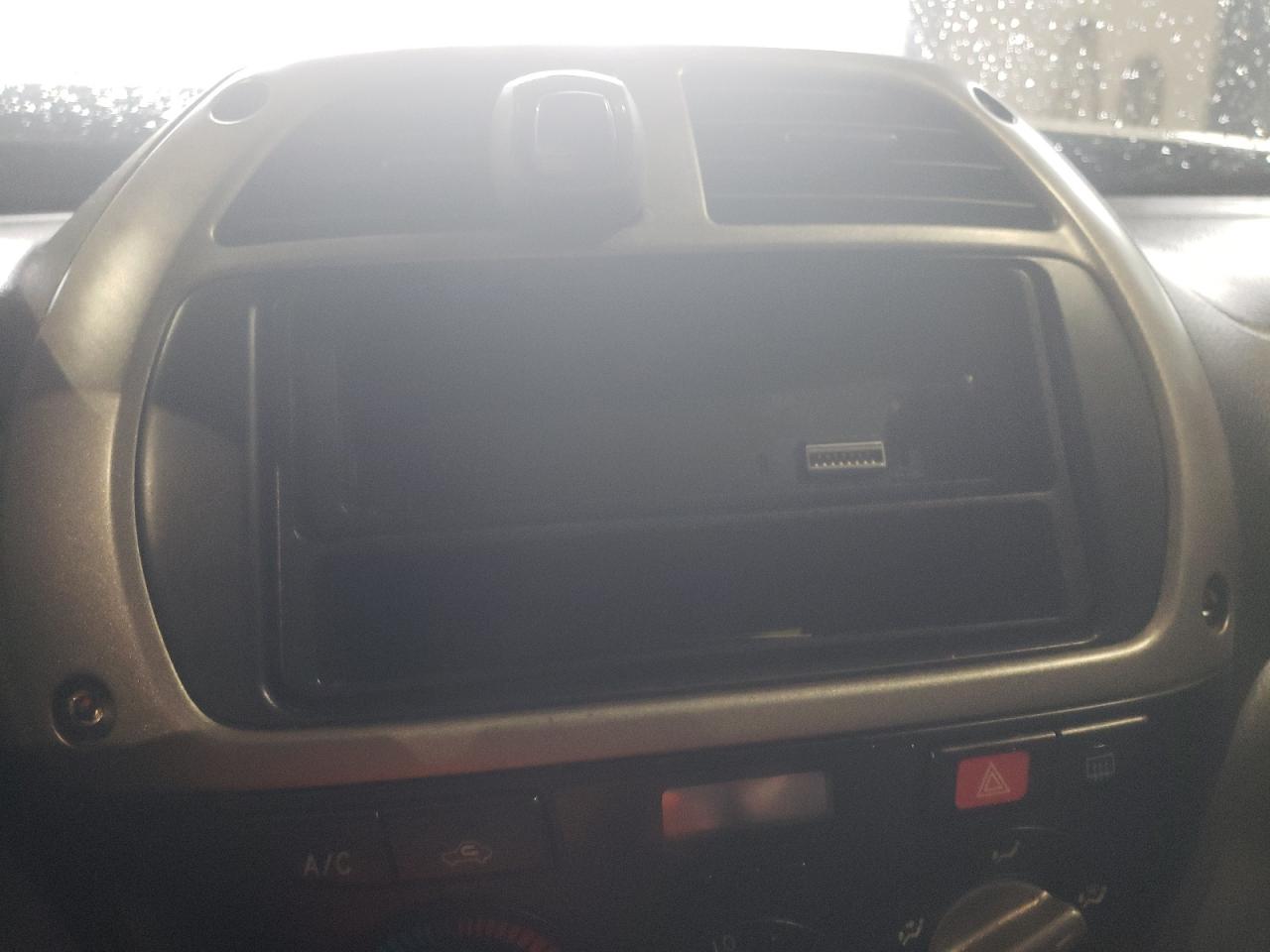 Photo 9 from auction – 2001 TOYOTA RAV4 with VIN JTEHH20V210087724