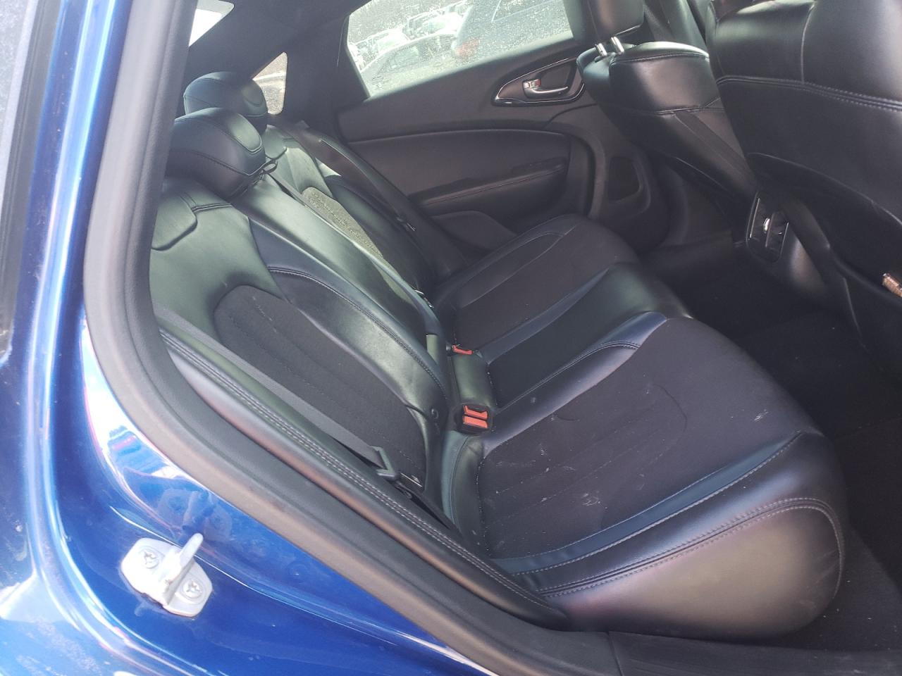 Photo 6 from auction – 2015 CHRYSLER 200 S with VIN 1C3CCCBB1FN550909