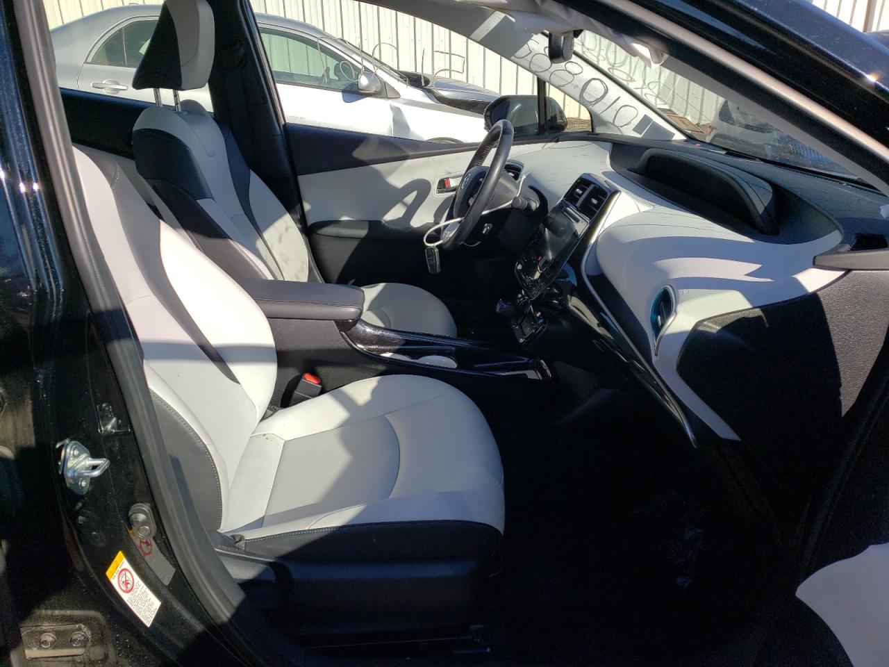 Photo 5 from auction – 2016 TOYOTA PRIUS with VIN JTDKARFU8G3010885