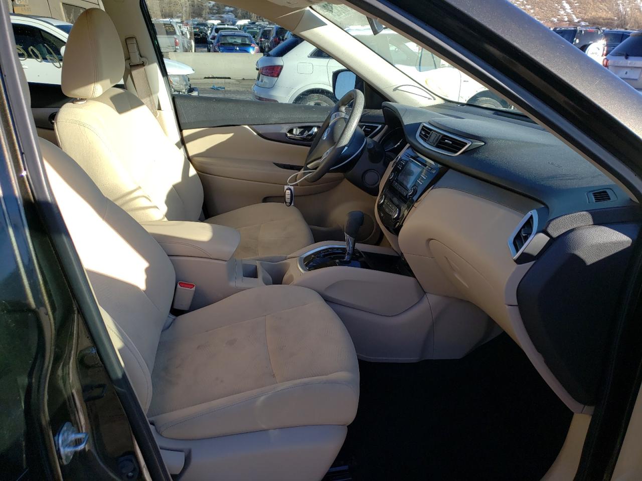 Photo 5 from auction – 2016 NISSAN ROGUE S with VIN KNMAT2MV7GP634372