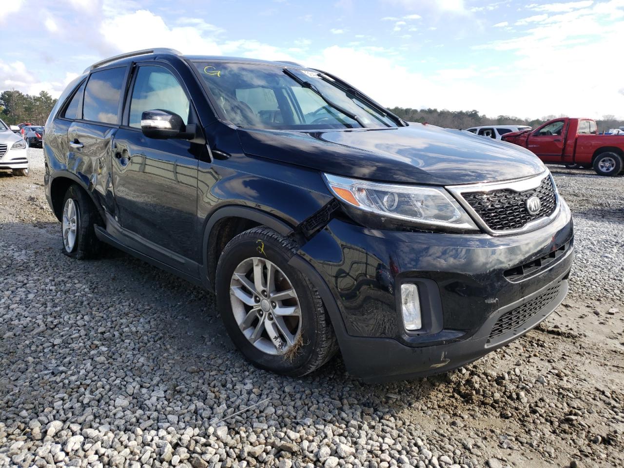 KIA SORENTO LX 2015 with VIN 5XYKT4A60FG658592 - Photo from auction