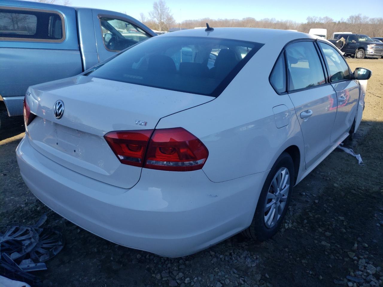 Photo 4 from auction – 2015 VOLKSWAGEN PASSAT S with VIN 1VWAT7A38FC048654