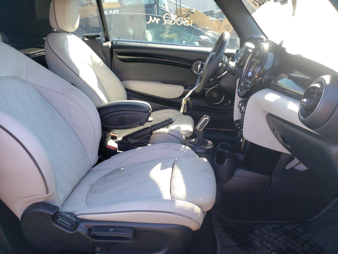 Photo 5 from auction – 2020 MINI COOPER S with VIN WMWWJ5C01L3L31234
