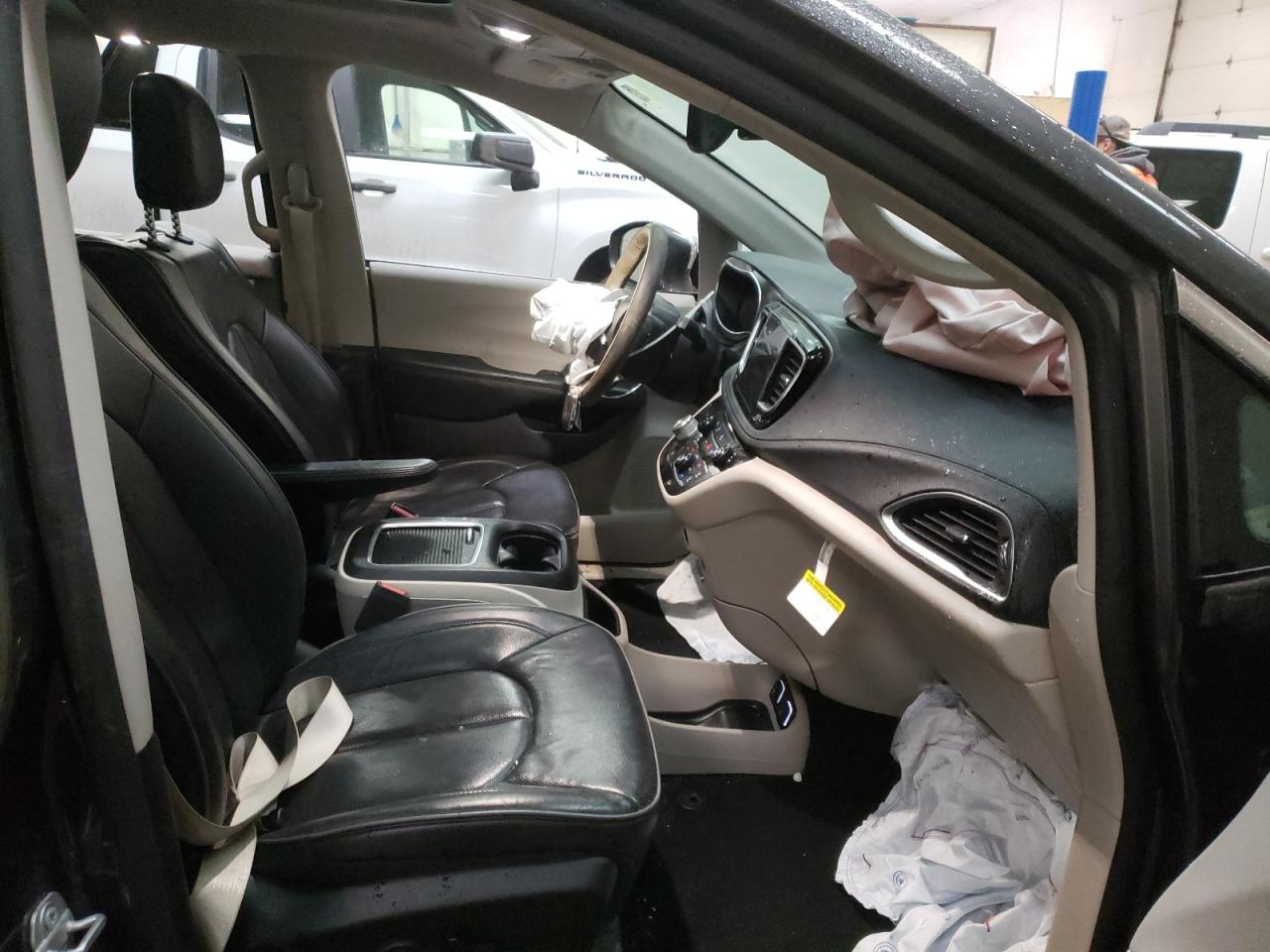 Photo 5 from auction – 2019 CHRYSLER PACIFICA L with VIN 2C4RC1GG3KR644821