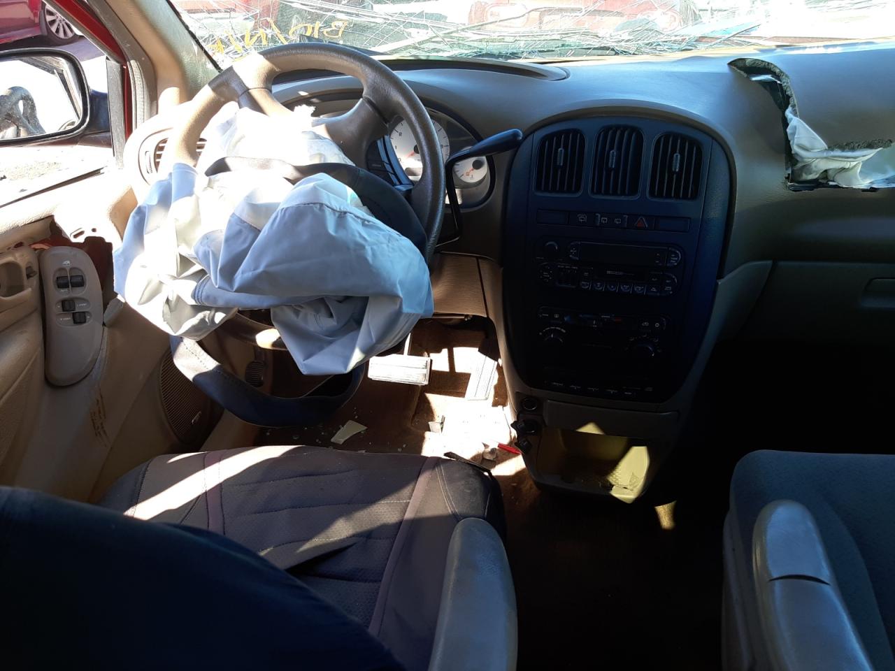 Photo 9 from auction – 2001 CHRYSLER VOYAGER LX with VIN 1C4GJ45341B125479