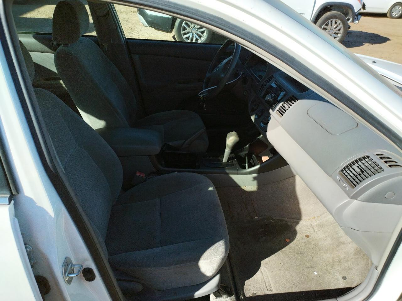 Photo 5 from auction – 2002 TOYOTA CAMRY LE with VIN 4T1BE32K22U082329