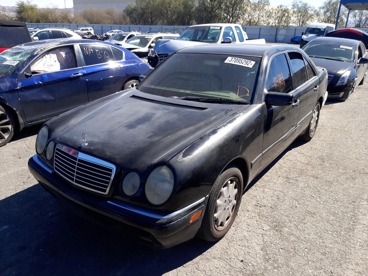 Photo 2 from auction – 1996 MERCEDES-BENZ E 320 with VIN WDBJF55F6TJ023843