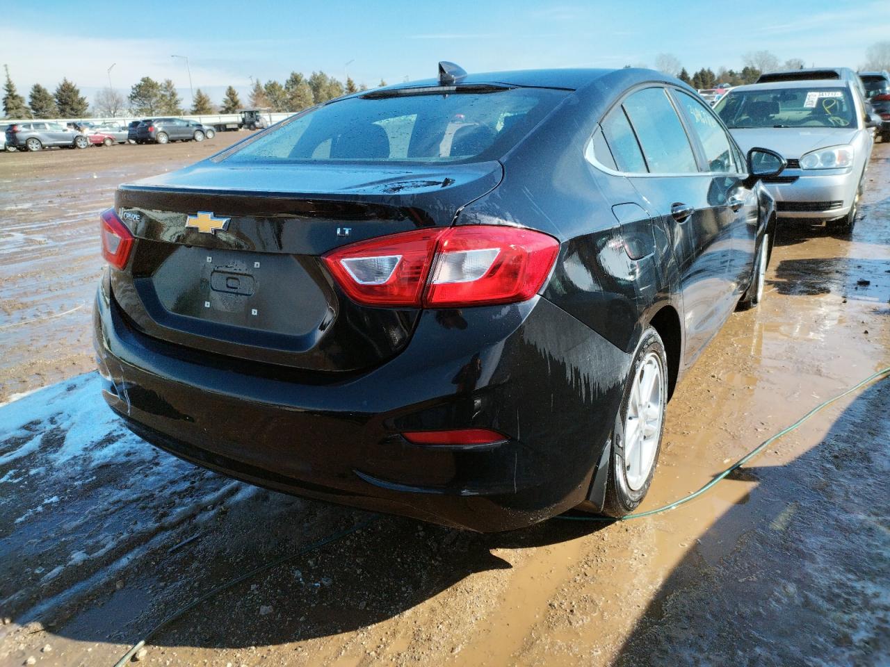 Photo 4 from auction – 2018 CHEVROLET CRUZE LT with VIN 1G1BE5SM2J7176010