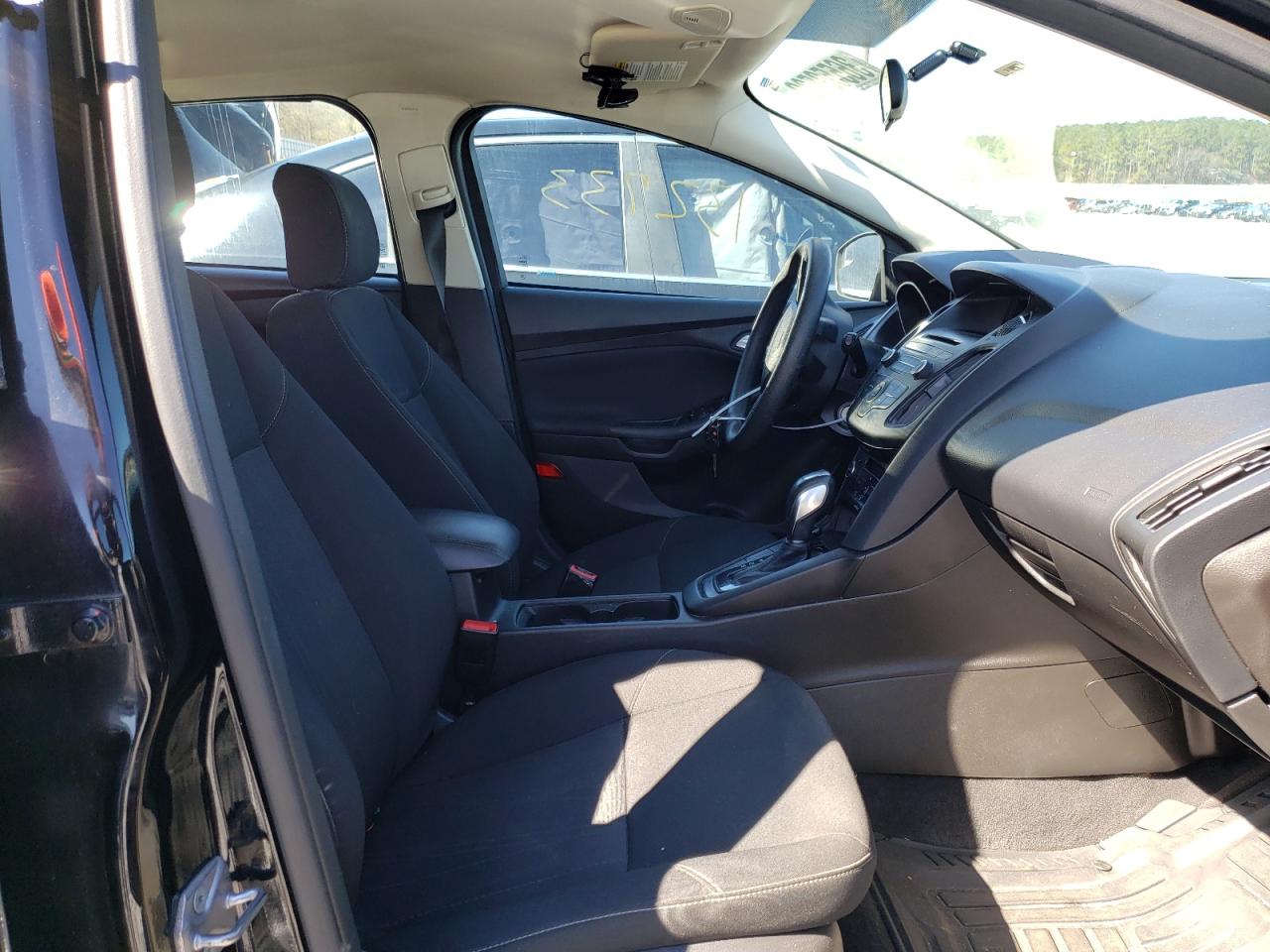 Photo 5 from auction – 2016 FORD FOCUS SE with VIN 1FADP3KE2GL371120
