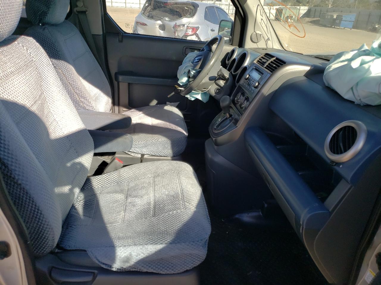 Photo 5 from auction – 2006 HONDA ELEMENT EX with VIN 5J6YH18776L015552