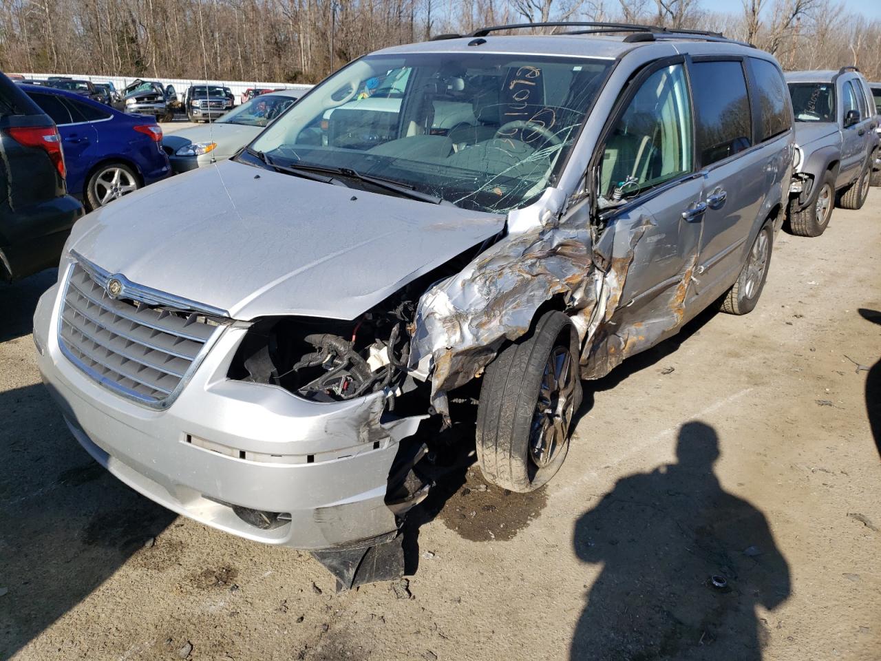 Photo 2 from auction – 2009 CHRYSLER TOWN & COU with VIN 2A8HR64X79R646912