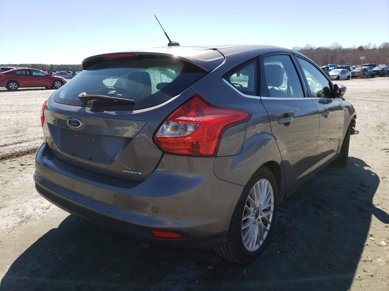 Photo 4 from auction – 2012 FORD FOCUS SEL with VIN 1FAHP3M2XCL473358